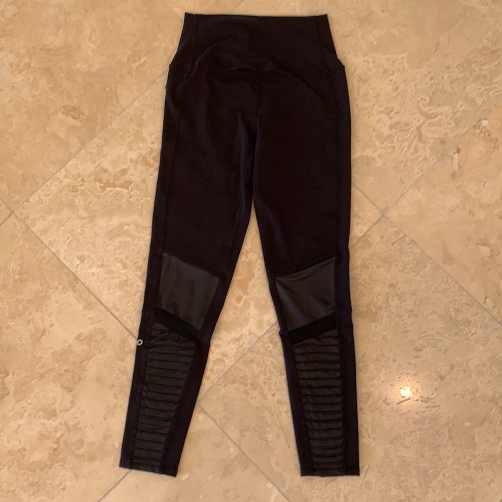 - HP!!!❤️❤️❤️❤️ALO Yoga Moto Black Leggings - Picture 6 of 7